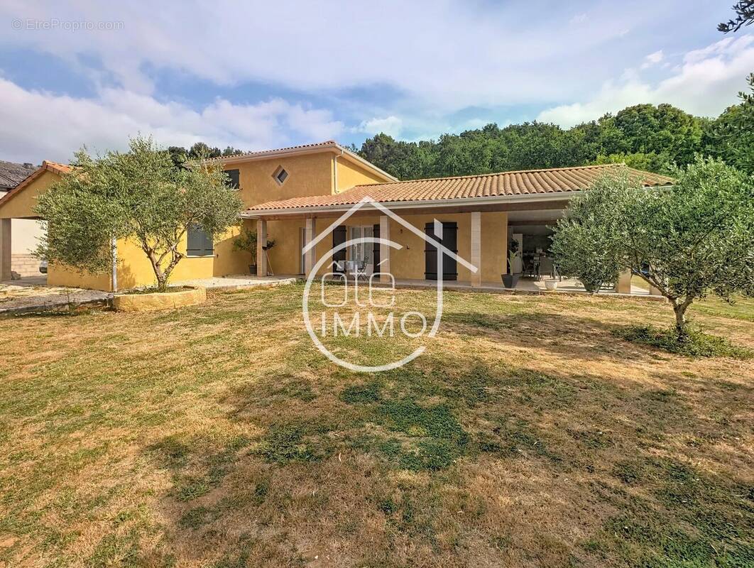 MOULEYDIER : Maison familiale 5 pièces de 145m² avec jardin clos - photo 1