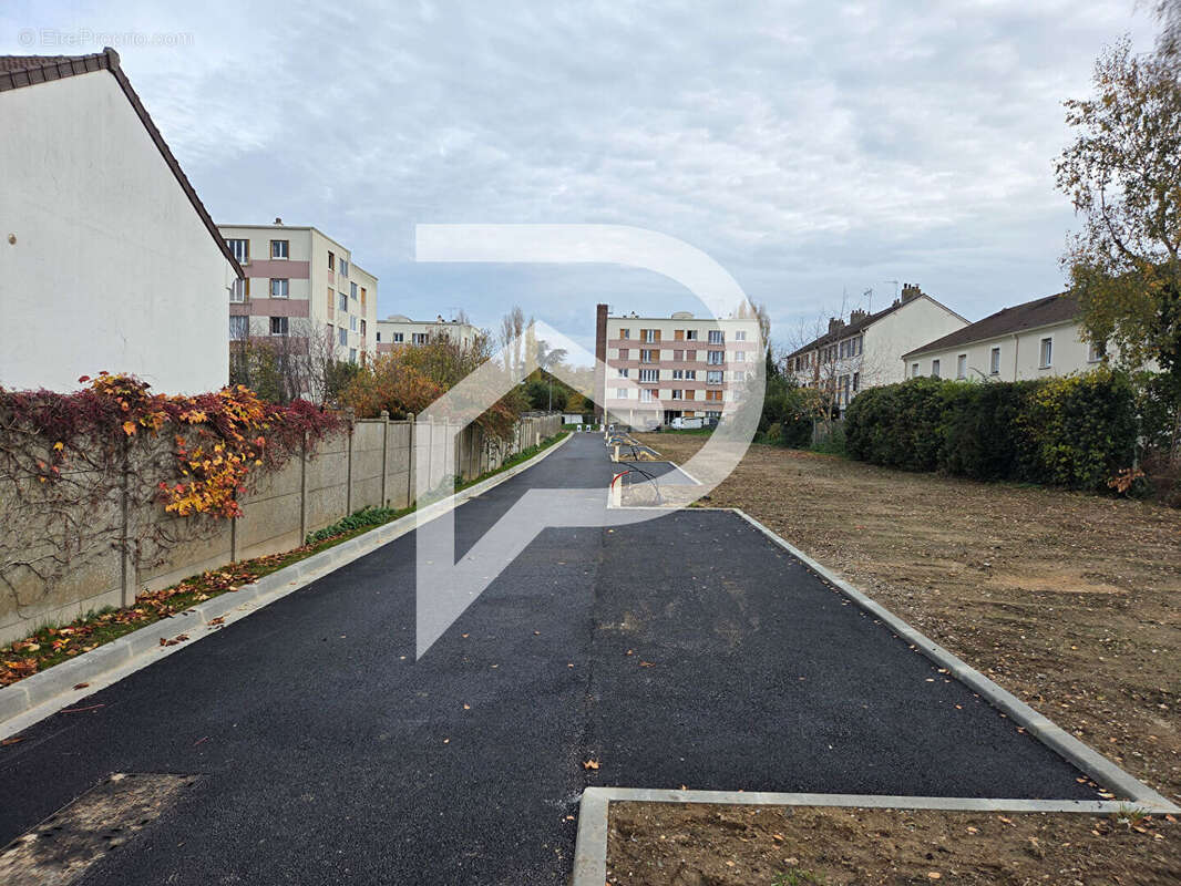 Terrain à MANTES-LA-VILLE