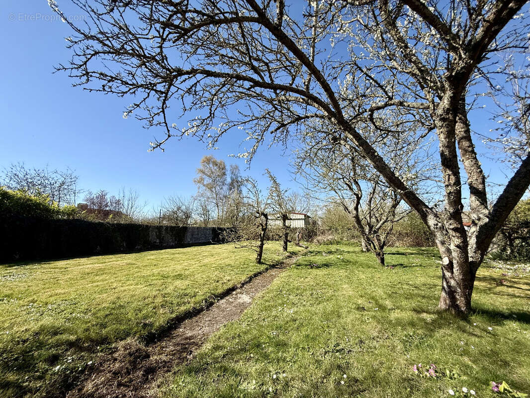 Maison à THIRON-GARDAIS