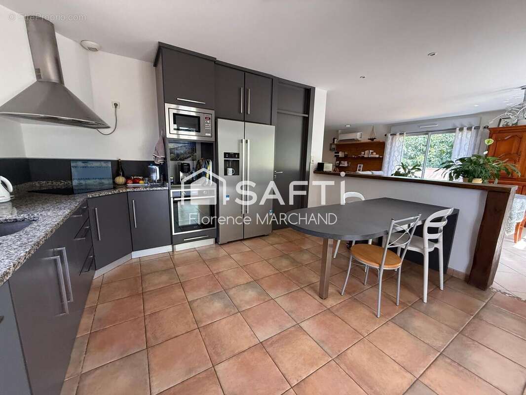 Maison 133 m² à Bessines  - photo 3