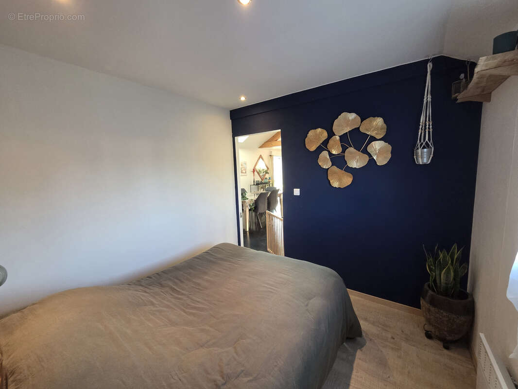 Chaffois, appartement de type 3 , garage, terrasse et jardin. - photo 6