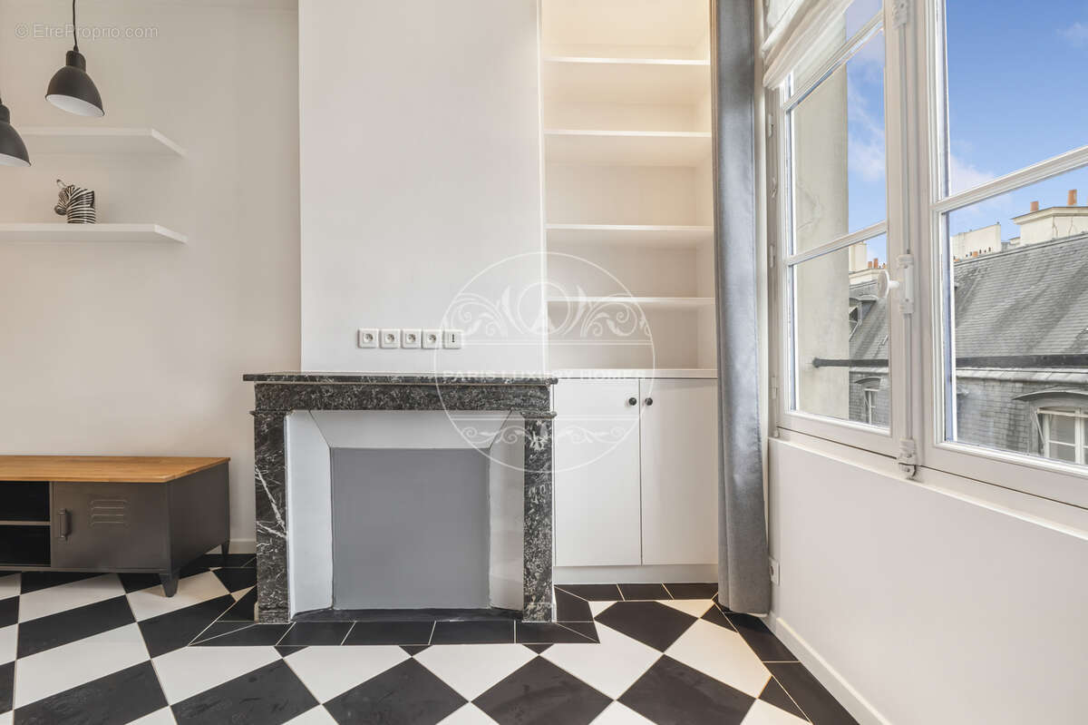 Appartement à PARIS-1E