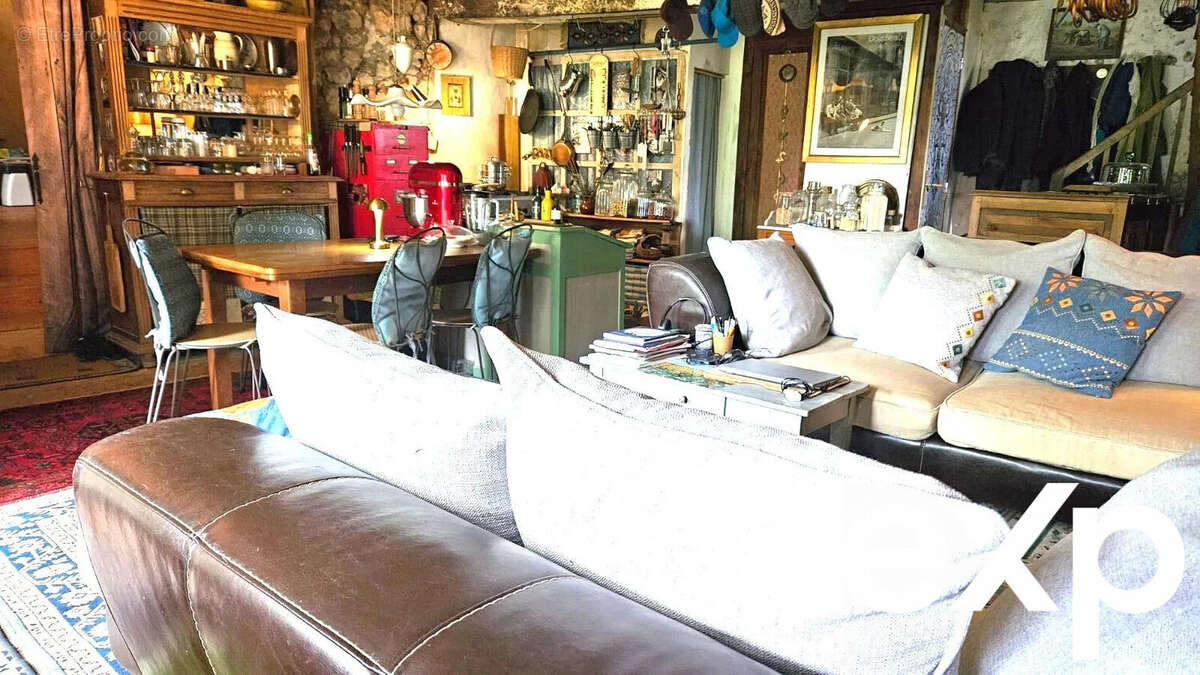 Maison à NANTEUIL-AURIAC-DE-BOURZAC