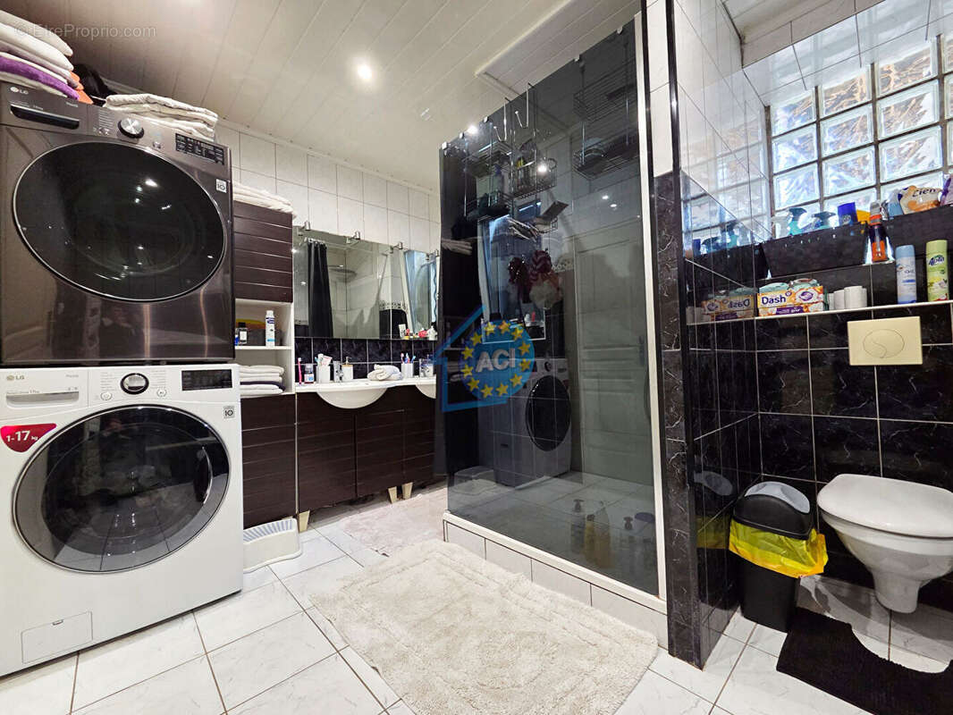 Maison à FOLLAINVILLE-DENNEMONT