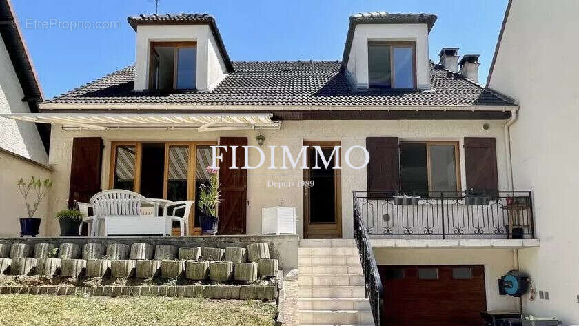 Maison à CHENNEVIERES-SUR-MARNE