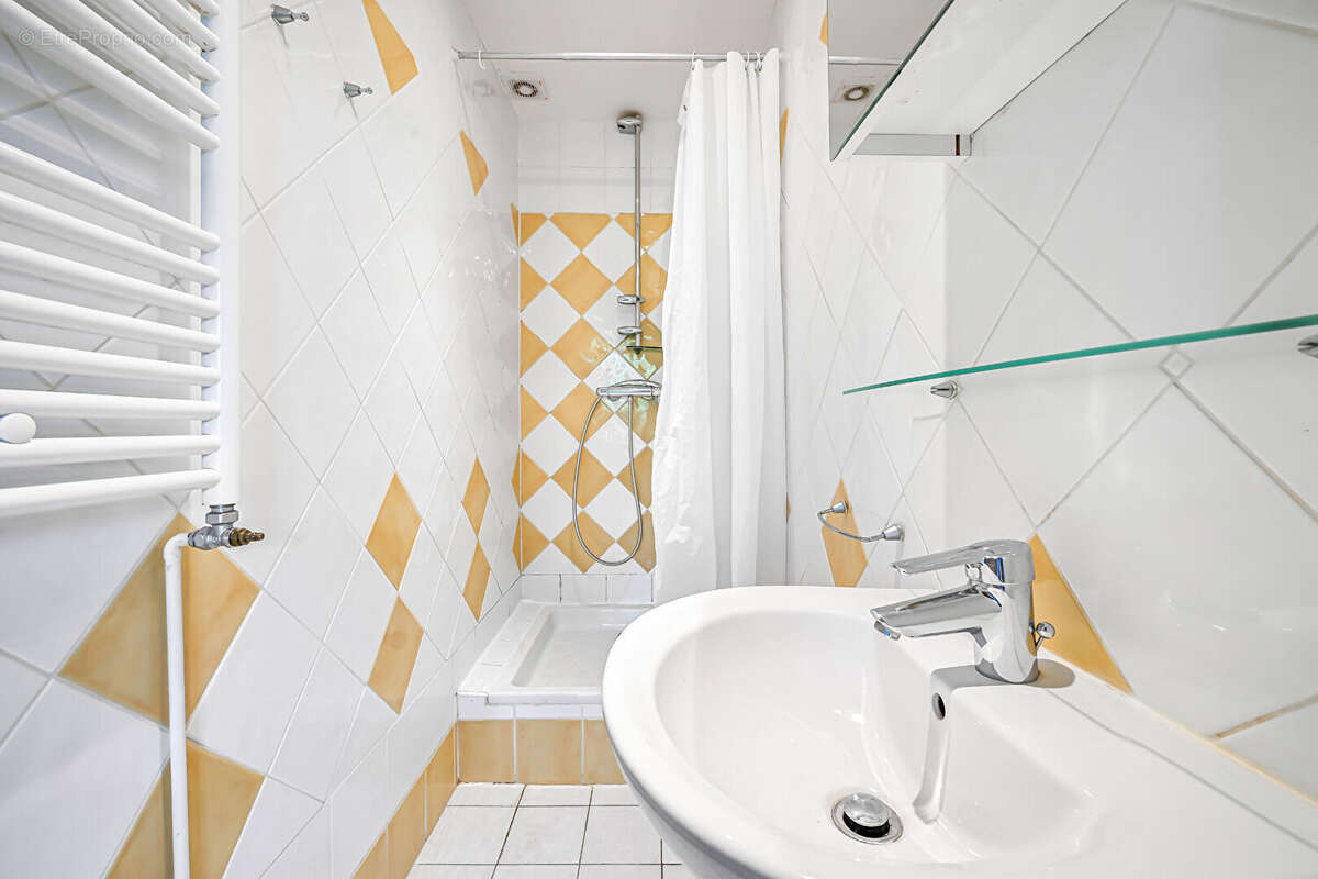 Appartement à PARIS-14E