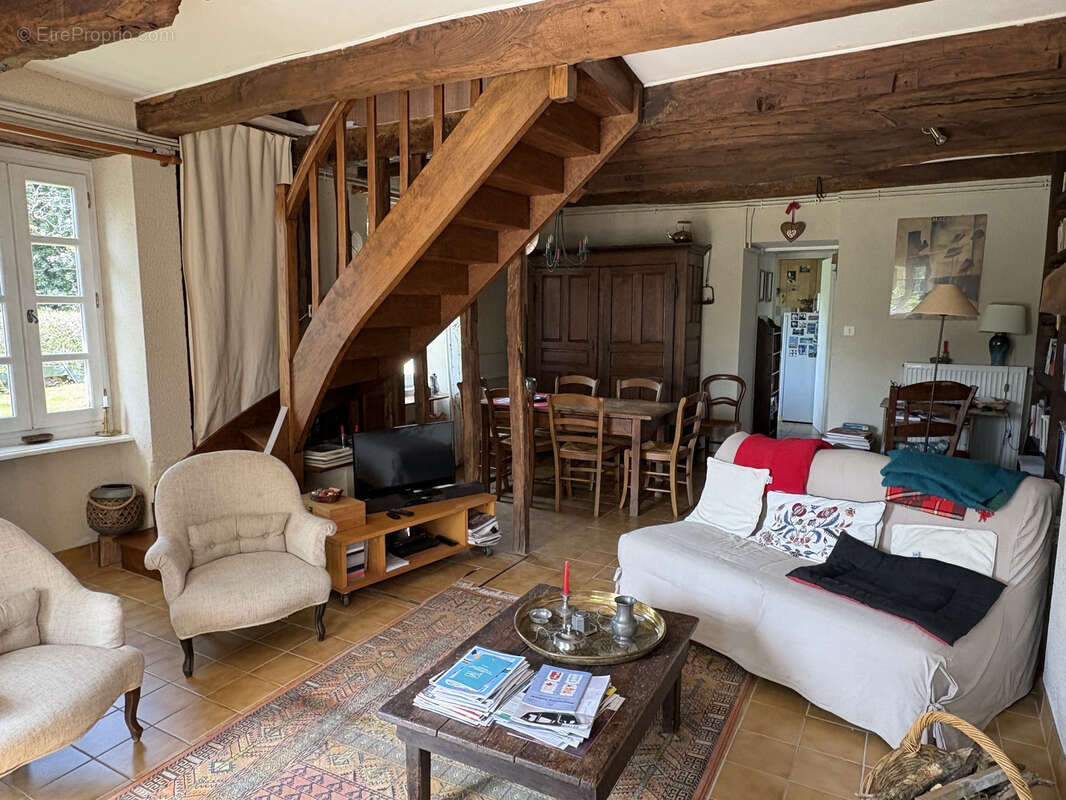 Maison à COUSSAC-BONNEVAL