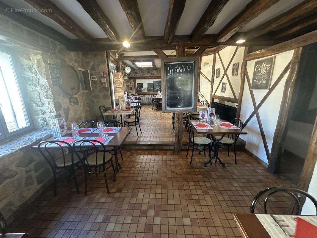 Commerce à MOUROUX