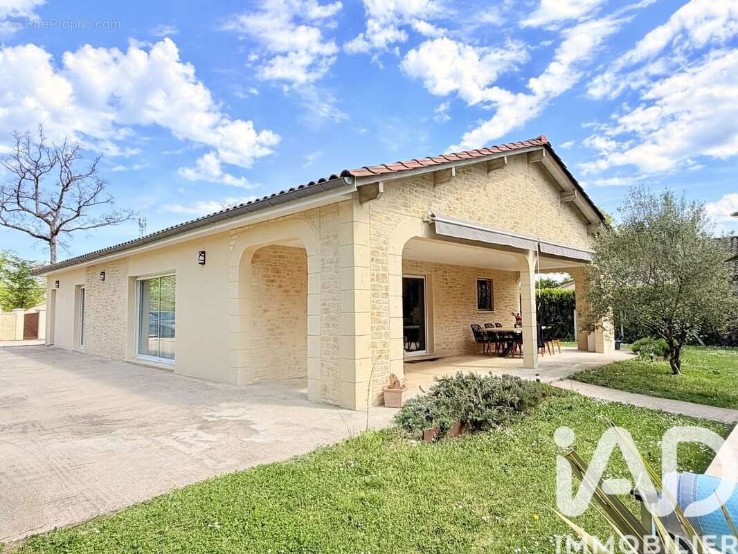 Maison 148 m² à Saint-Paul-De-Serre  - photo 2