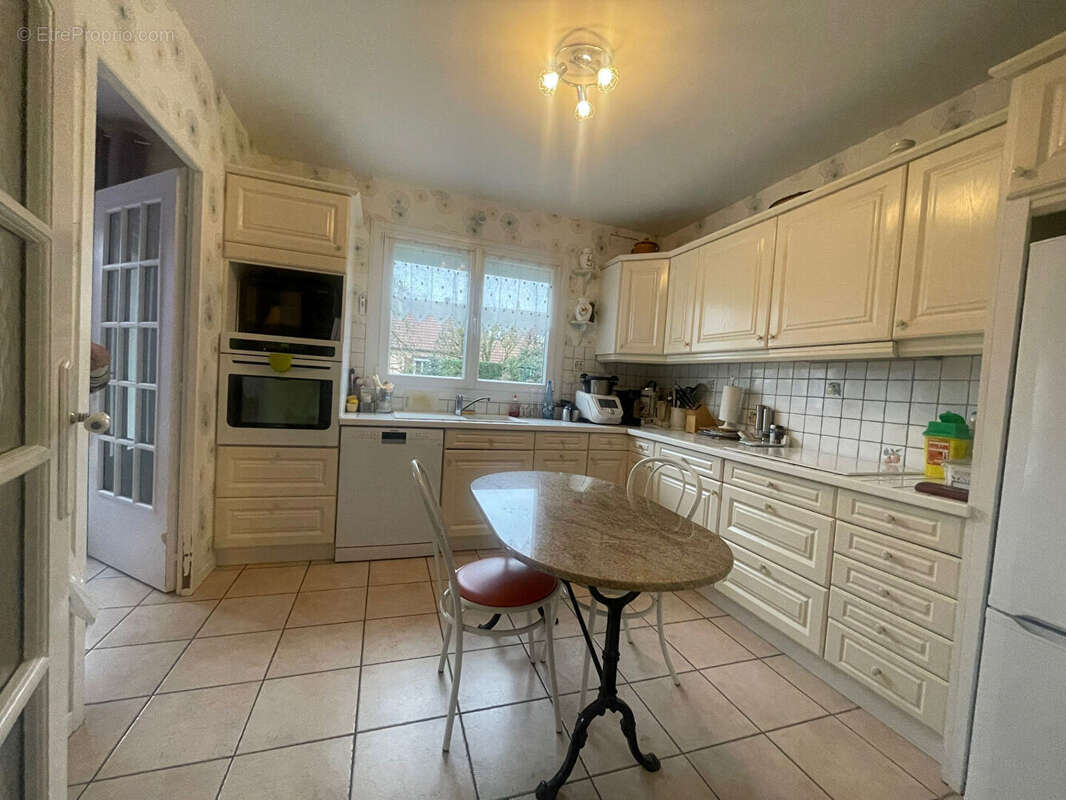 Maison à SAINT-JEAN-DE-BRAYE