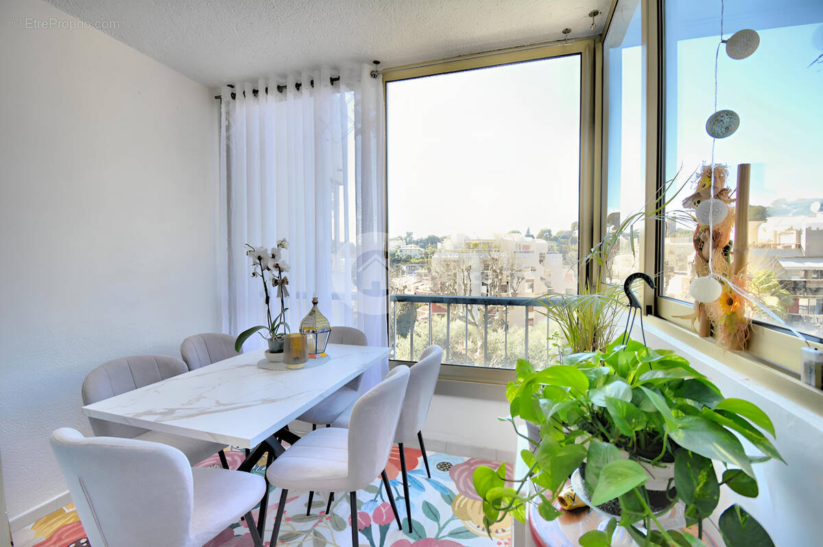 Appartement à LE CANNET
