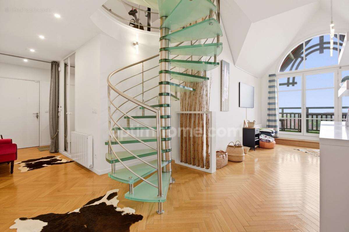 DEAUVILLE - Appartement Duplex - 138.46 m2 au sol - 3 chambres - Terrasses et balcon -  Vue mer - Parking - Cave - photo 13
