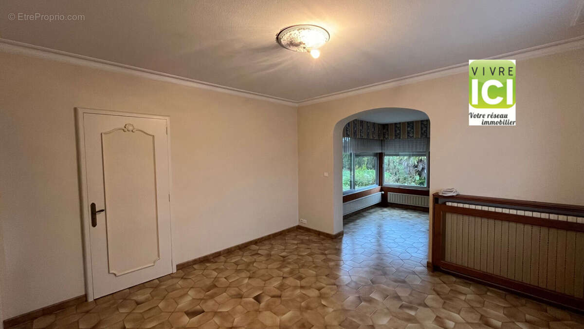 Maison à LA CHAPELLE-BASSE-MER