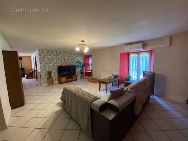 Maison à LA TOUR-D'AUVERGNE