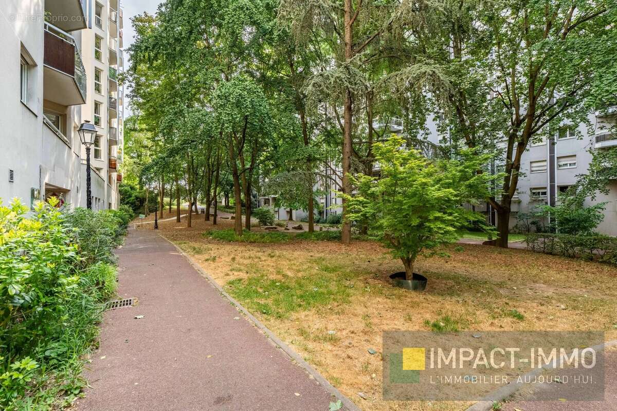 Appartement familial à Courbevoie - Étage élevé avec balcon - photo 10