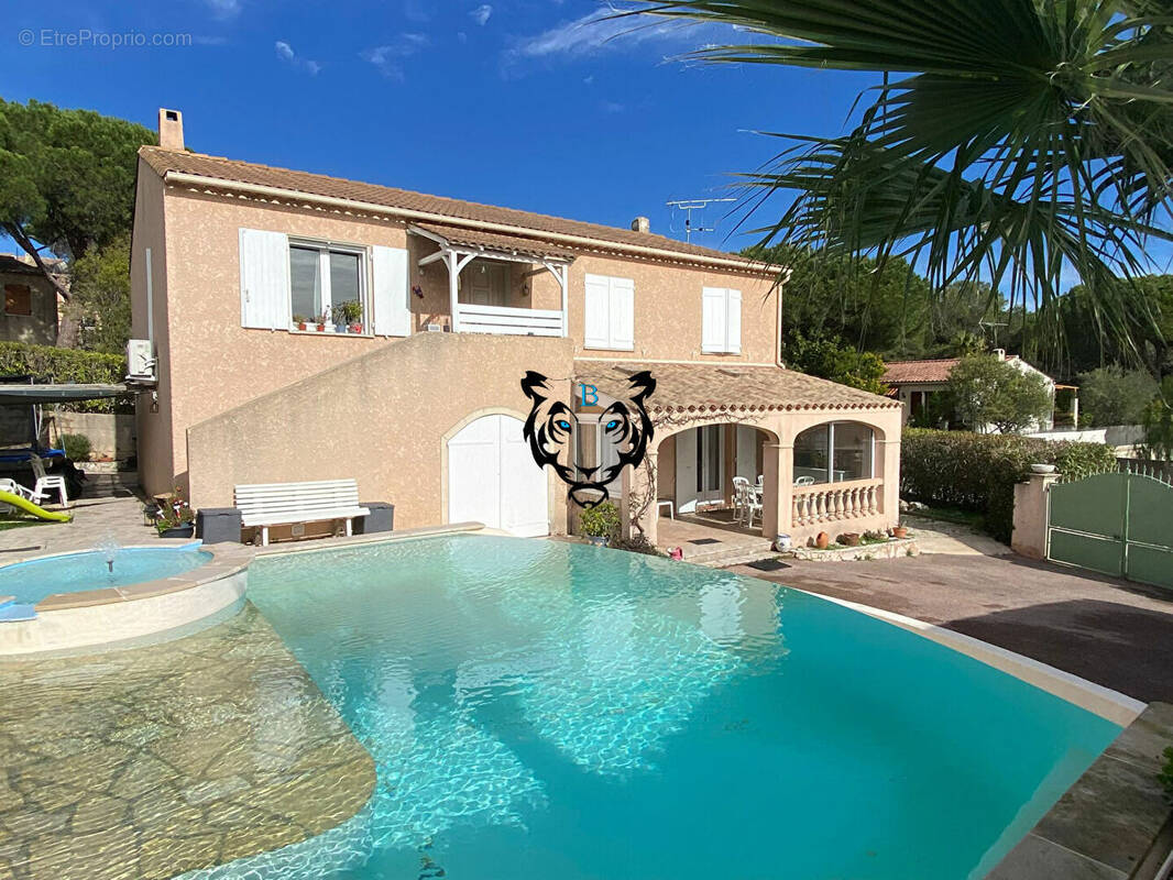 Maison à ROQUEBRUNE-SUR-ARGENS