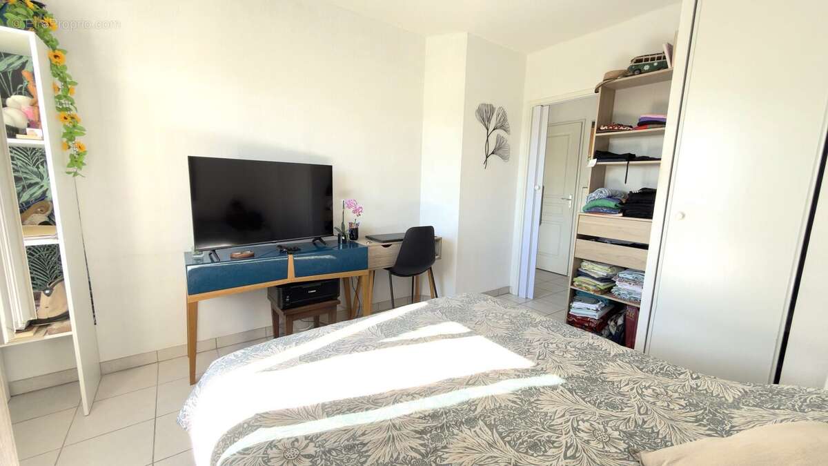 Appartement à SAINT-LAURENT-DU-VAR