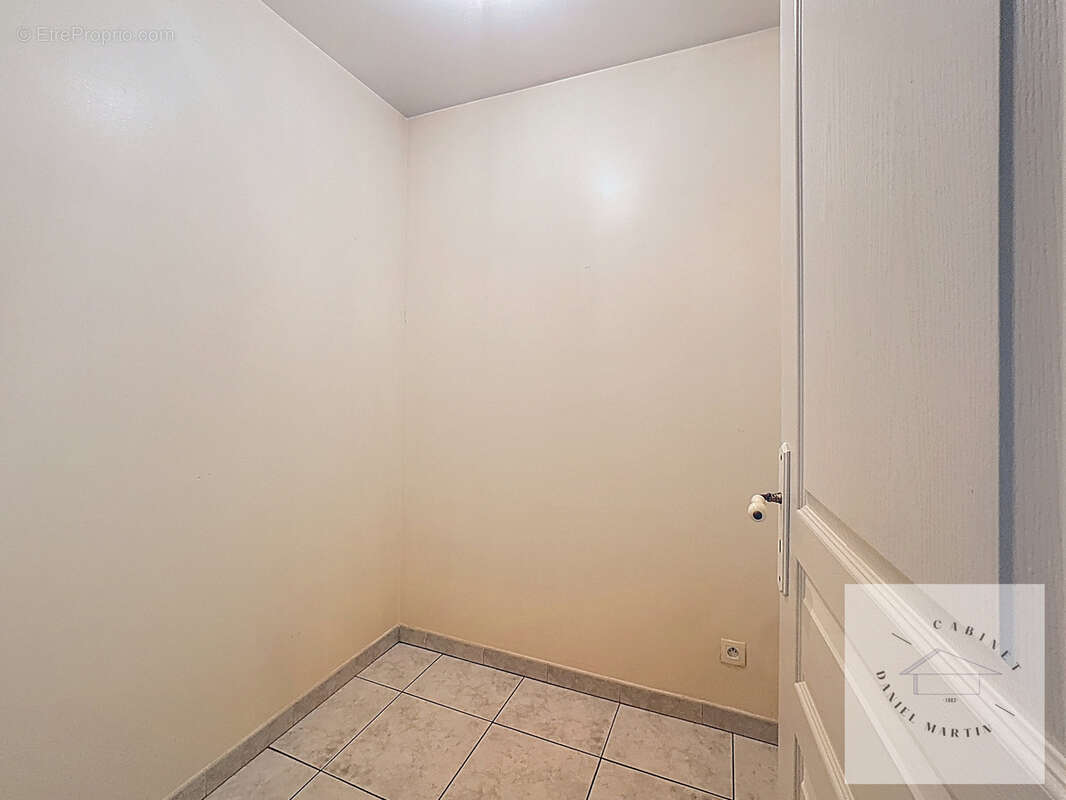 A vendre - maison a etage avec jardin et garage begles - photo 9