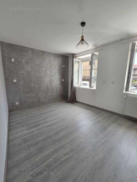 Appartement T3 entièrement  rénové avec potentiel de creer - photo 5