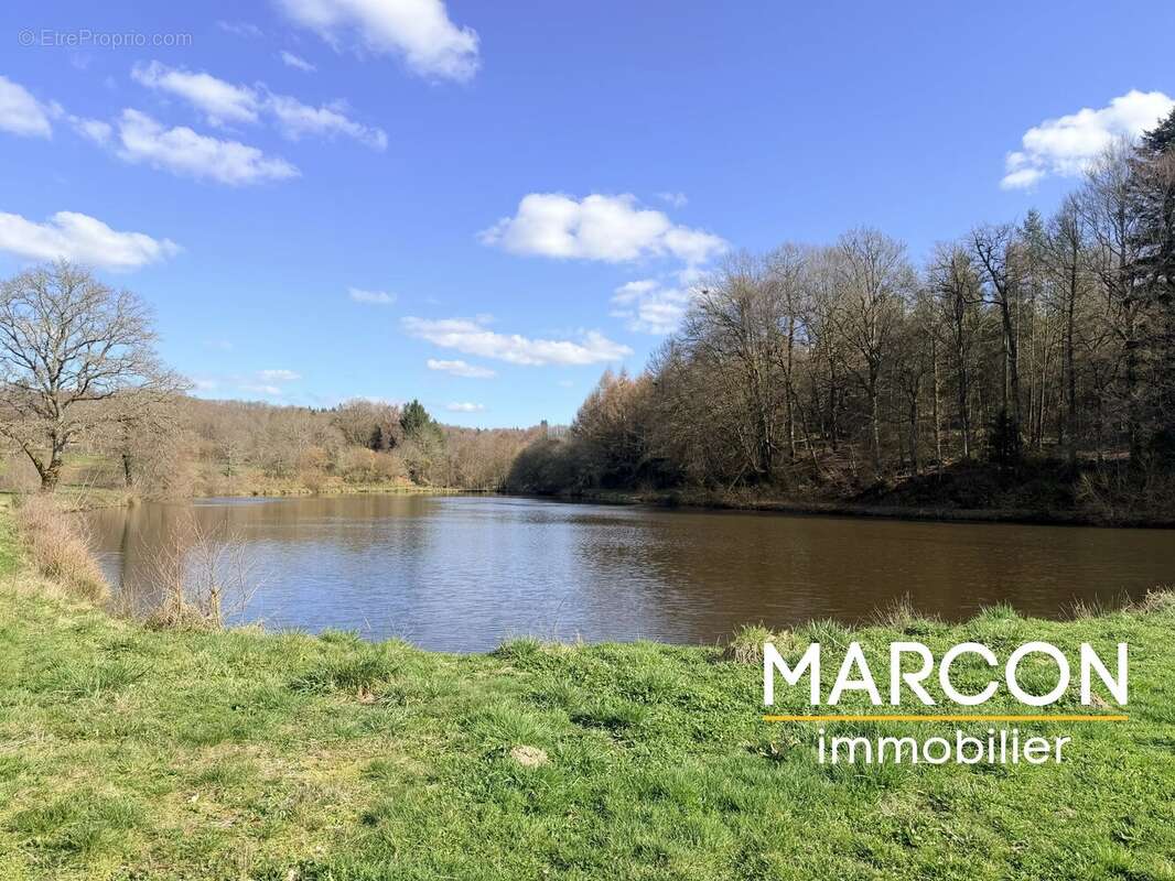 Terrain à AZAT-CHATENET