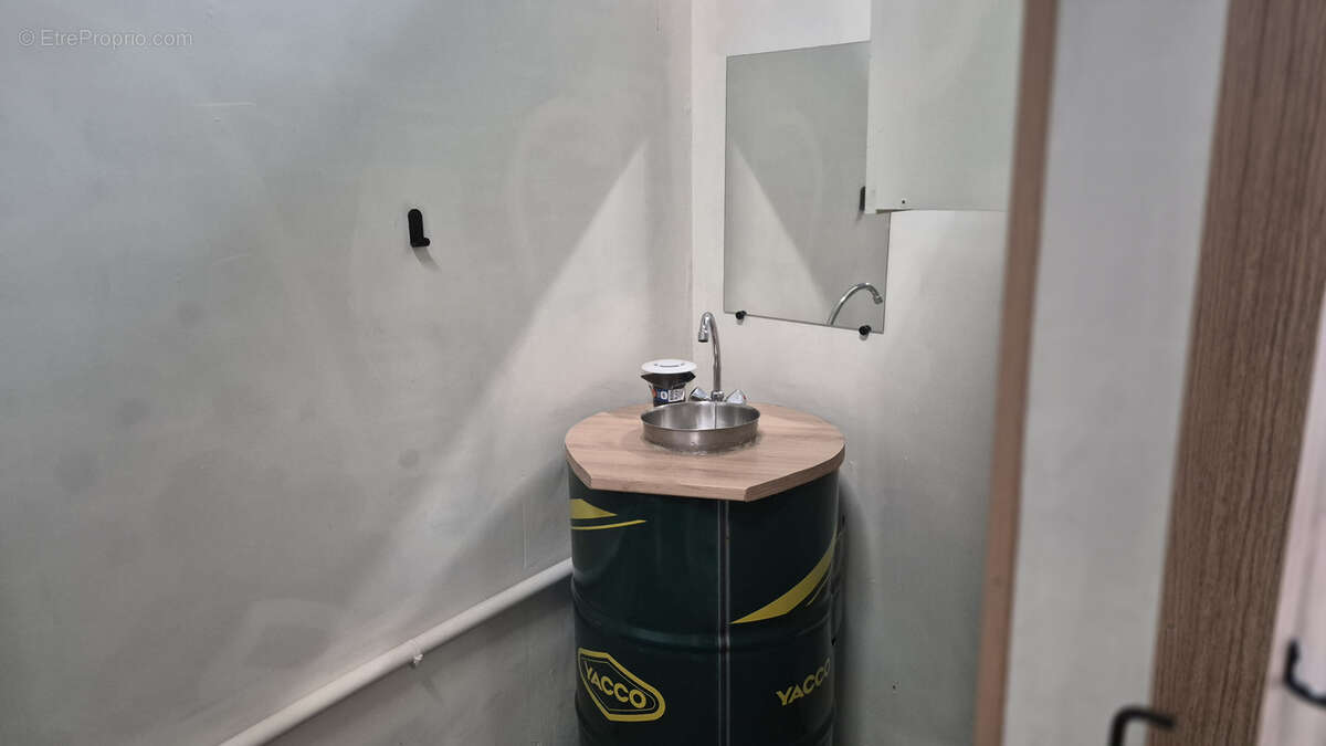 Commerce à MAGNAC-BOURG