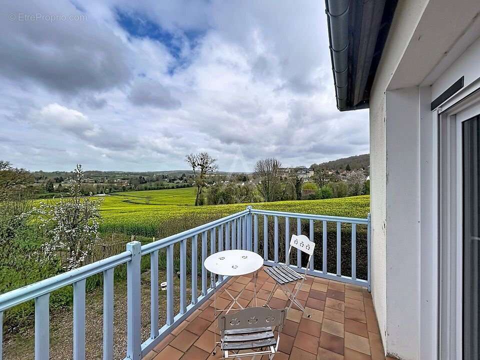 Maison à LA CHAPELLE-MONTLIGEON