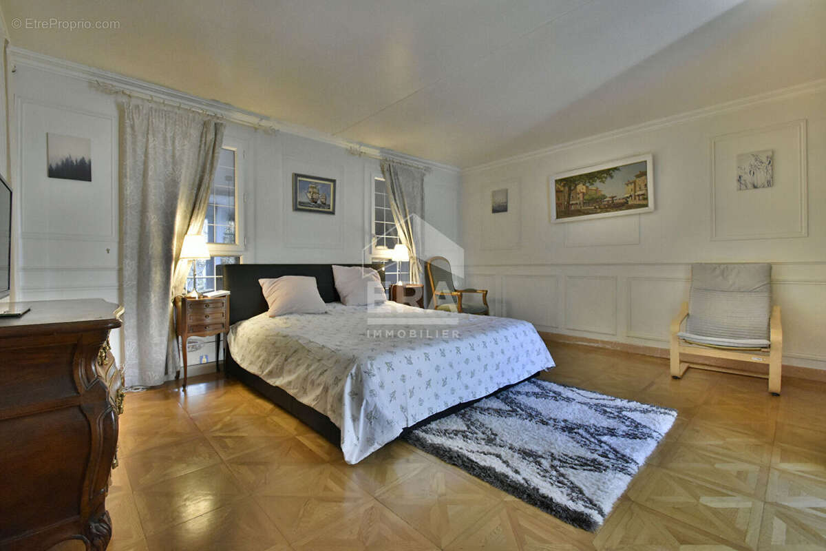 Maison à NEAUPHLE-LE-CHATEAU