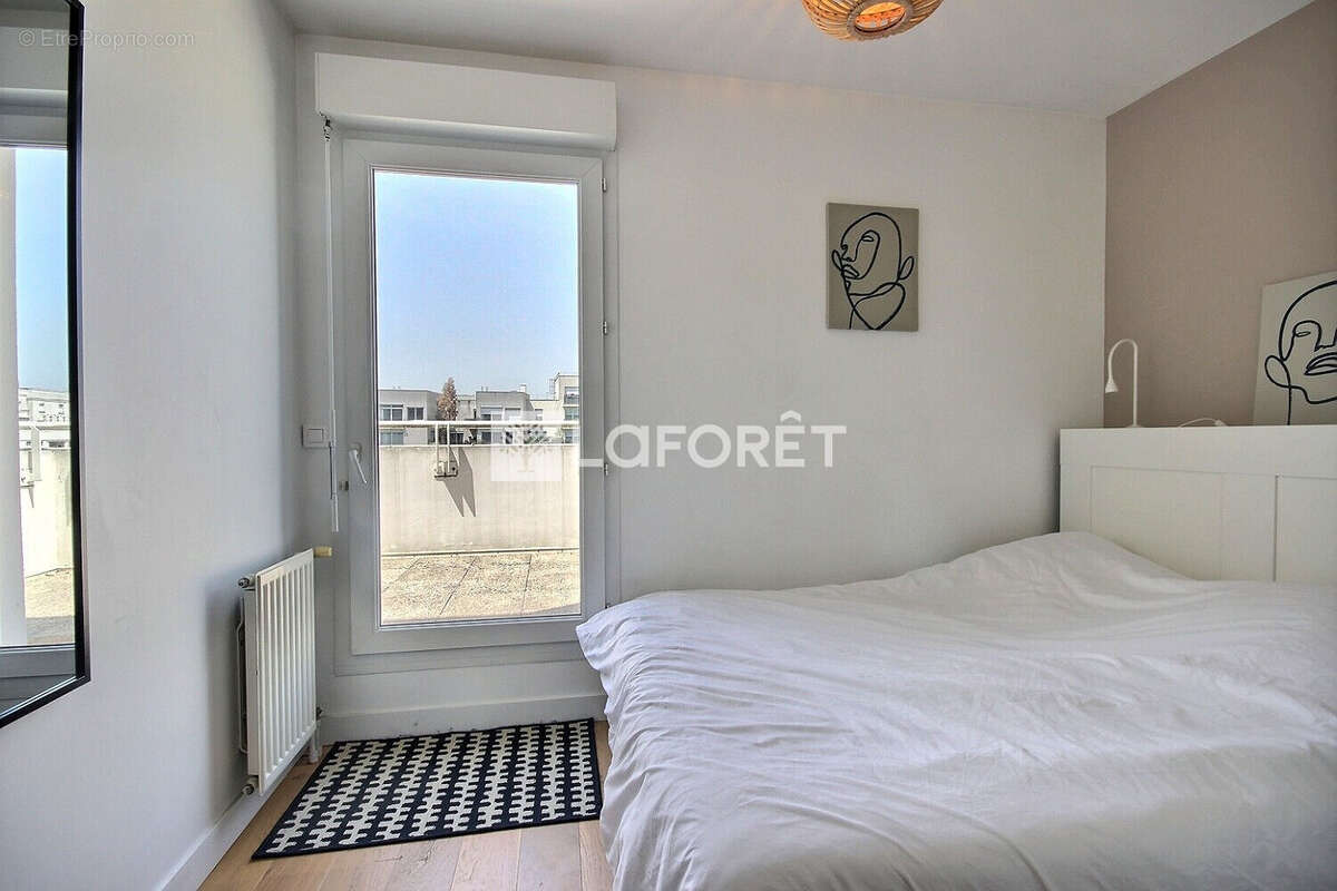 Appartement à COURBEVOIE