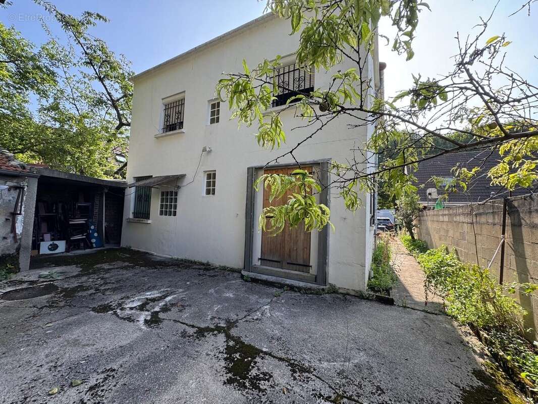 Maison 104 m² à Bondy  - photo 2
