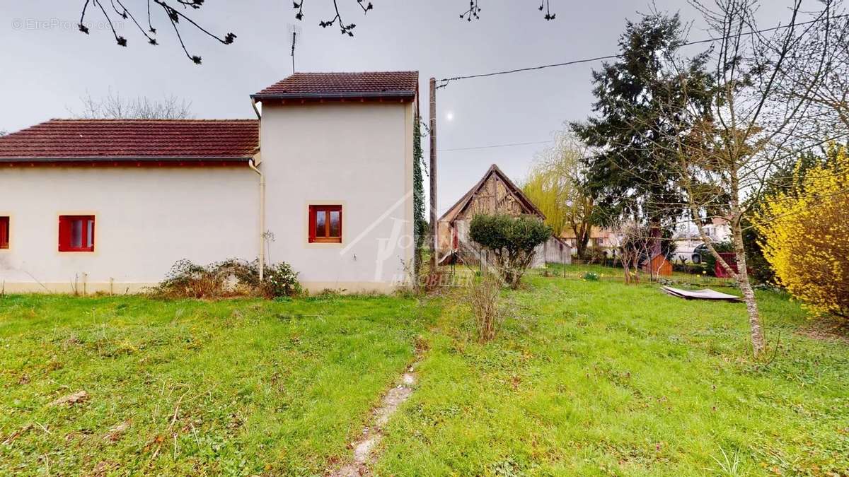 Maison à SALIGNY-SUR-ROUDON