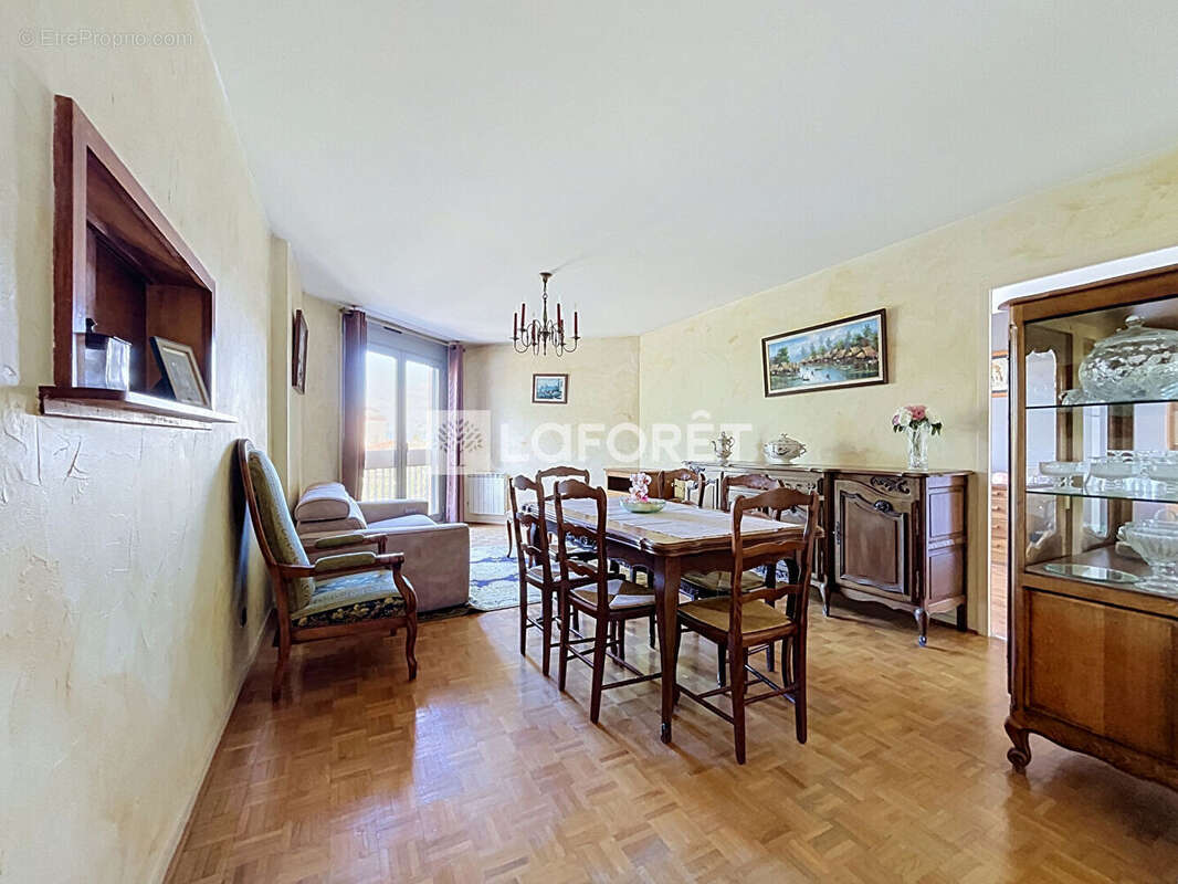 Appartement à SATHONAY-CAMP