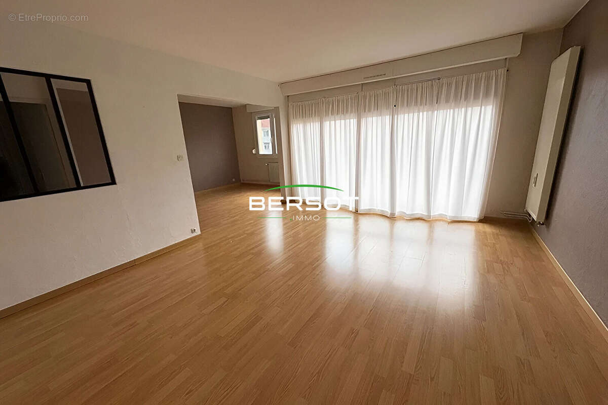Vaste appartement 3 chambres avec balcons quartier des Chaprais à Besançon - photo 4