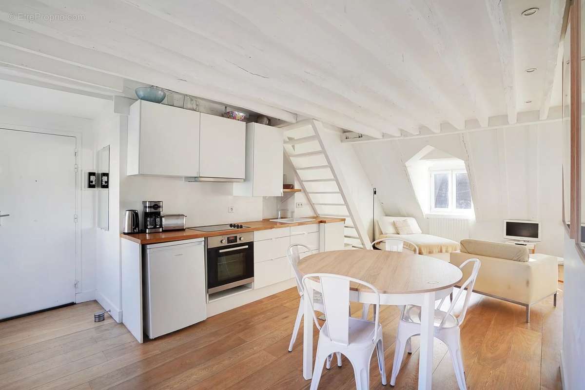 Appartement à PARIS-1E