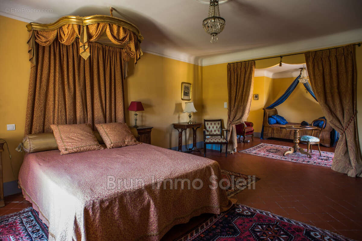 Maison 904 m² à Valensole  - photo 8