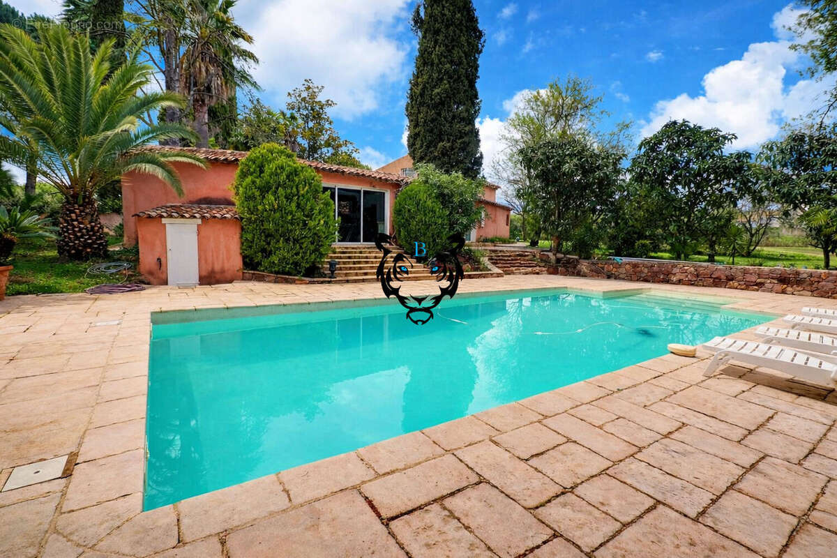 Maison à ROQUEBRUNE-SUR-ARGENS