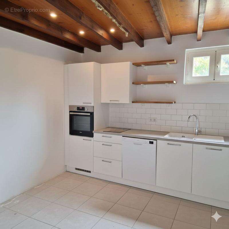 Maison à SAINT-VICTOR-DE-MORESTEL