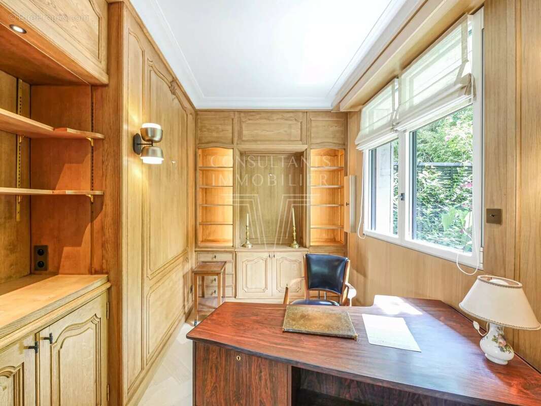 Appartement à NEUILLY-SUR-SEINE