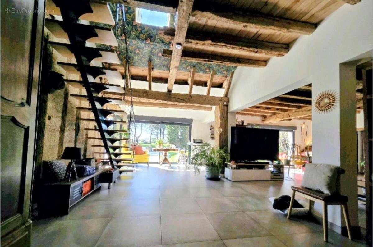 Maison 197 m² à Lamonzie-Saint-Martin  - photo 3