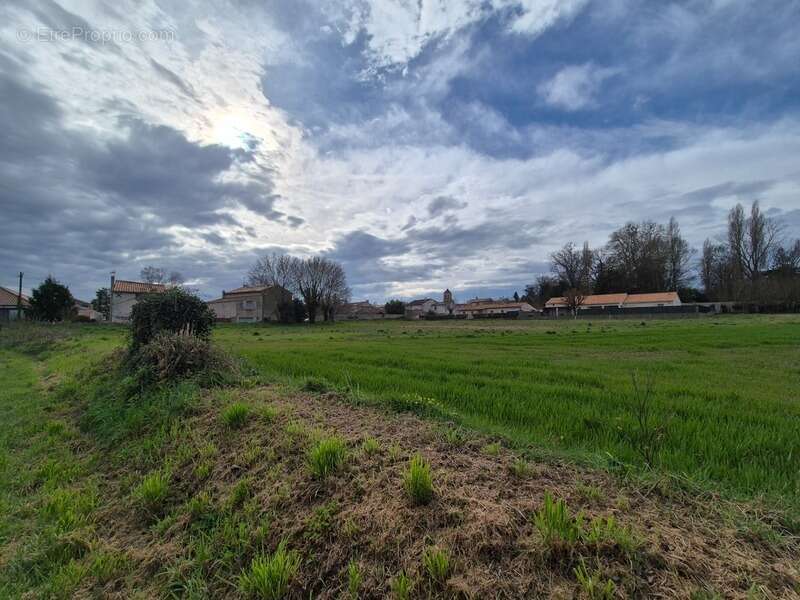 Terrain à FRONTENAY-ROHAN-ROHAN