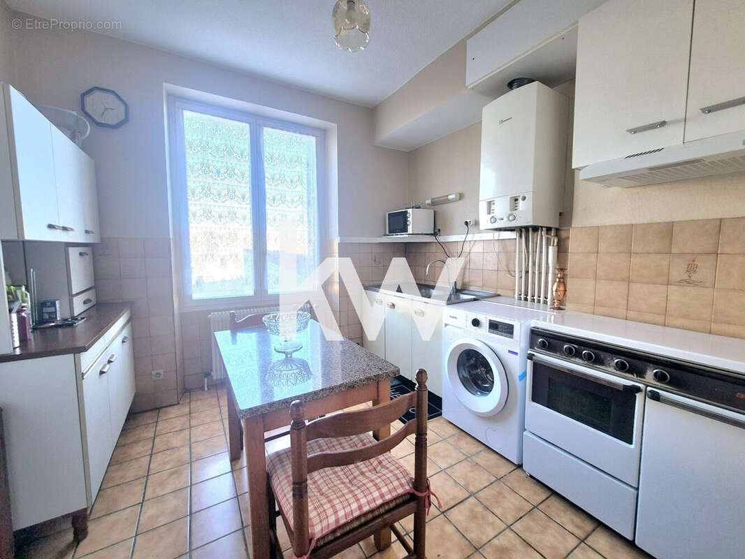 Appartement 46 m² à Saint-Etienne  - photo 4