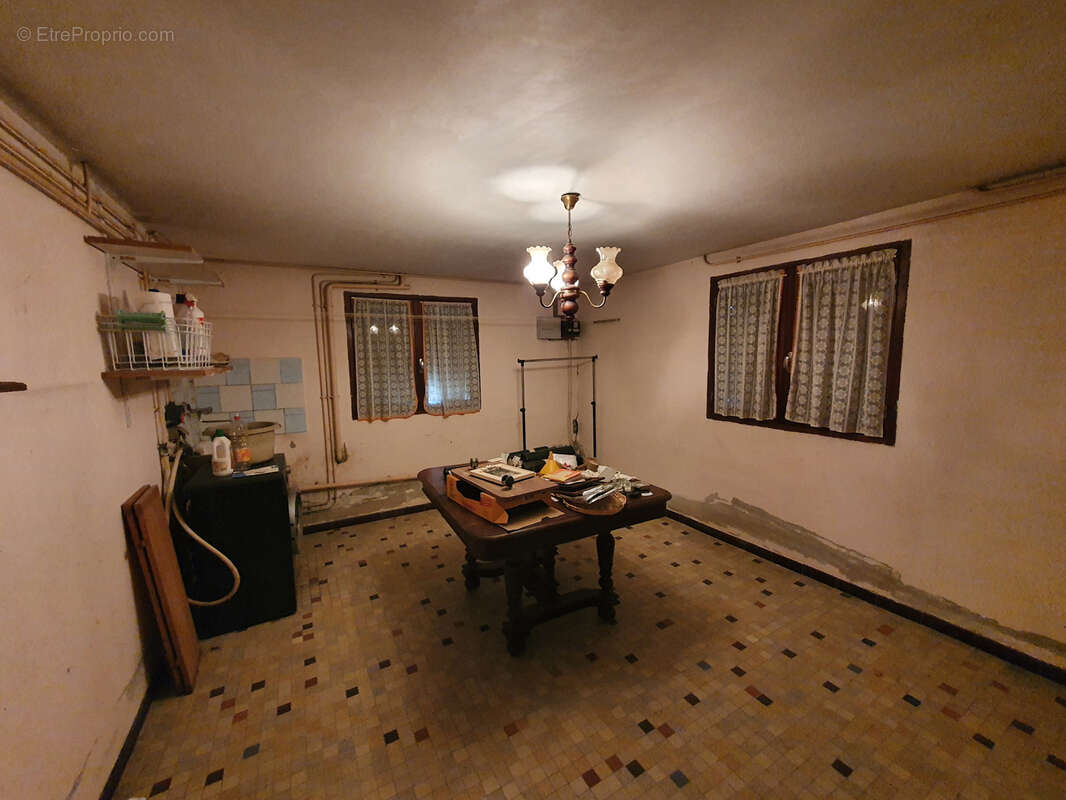 À Hagetmau, Maison d'habitation de 6 pièces - photo 11