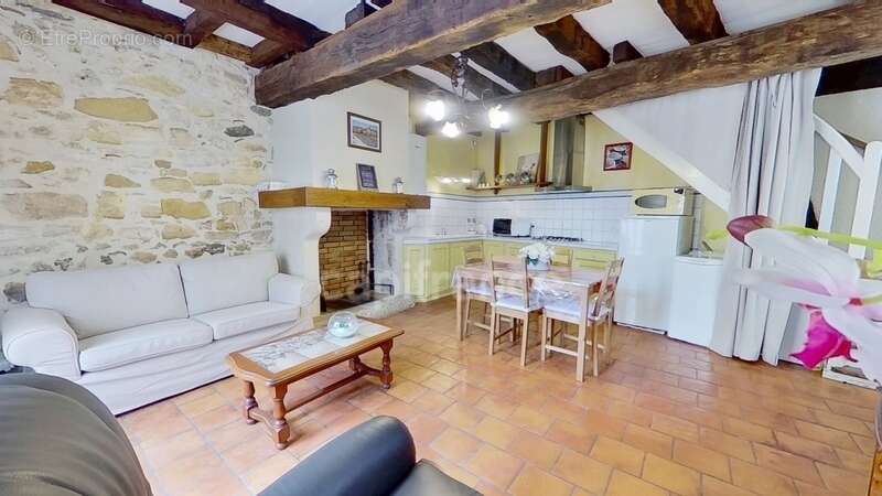 Maison de ville - colombages - pierres apparentes - 1 chambre à CASTELJALOUX (47) - photo 2