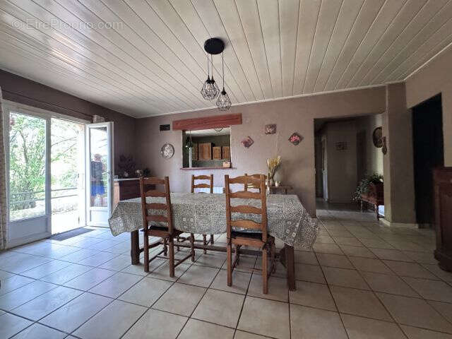 Appartement t5 en rez de villa avec terrasse et piscine a vendre sur mirabeau - photo 3