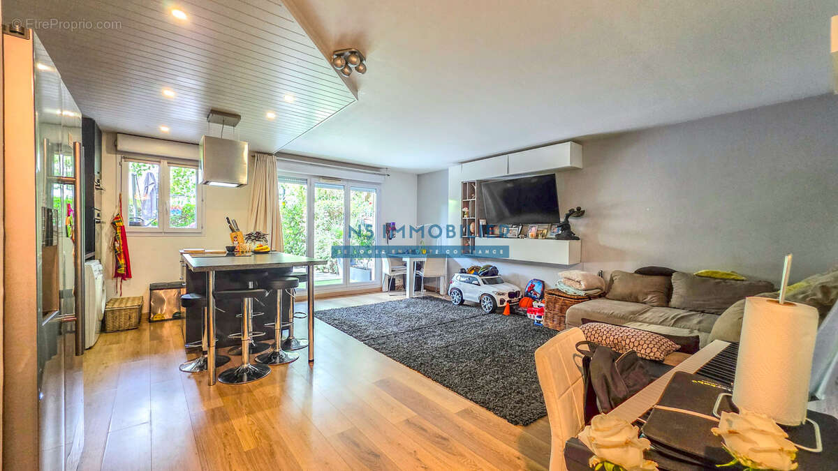 Appartement à SARTROUVILLE