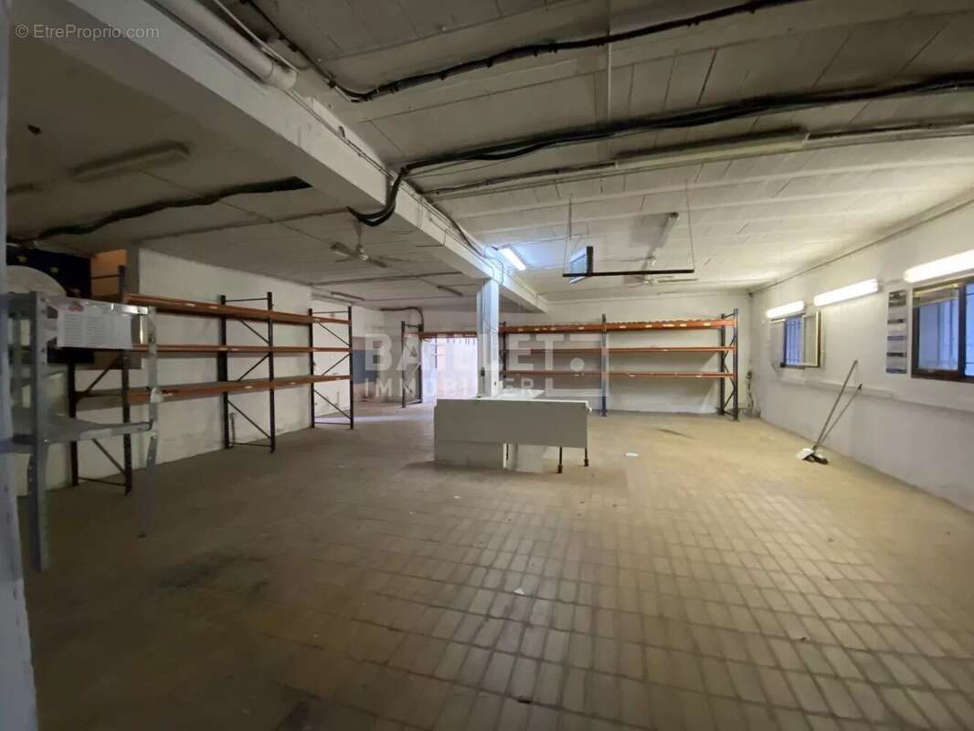 Commerce à ROQUEBRUNE-SUR-ARGENS