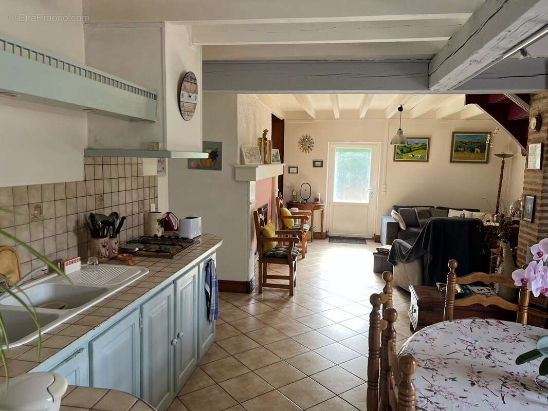 Maison à SAINT-URCISSE