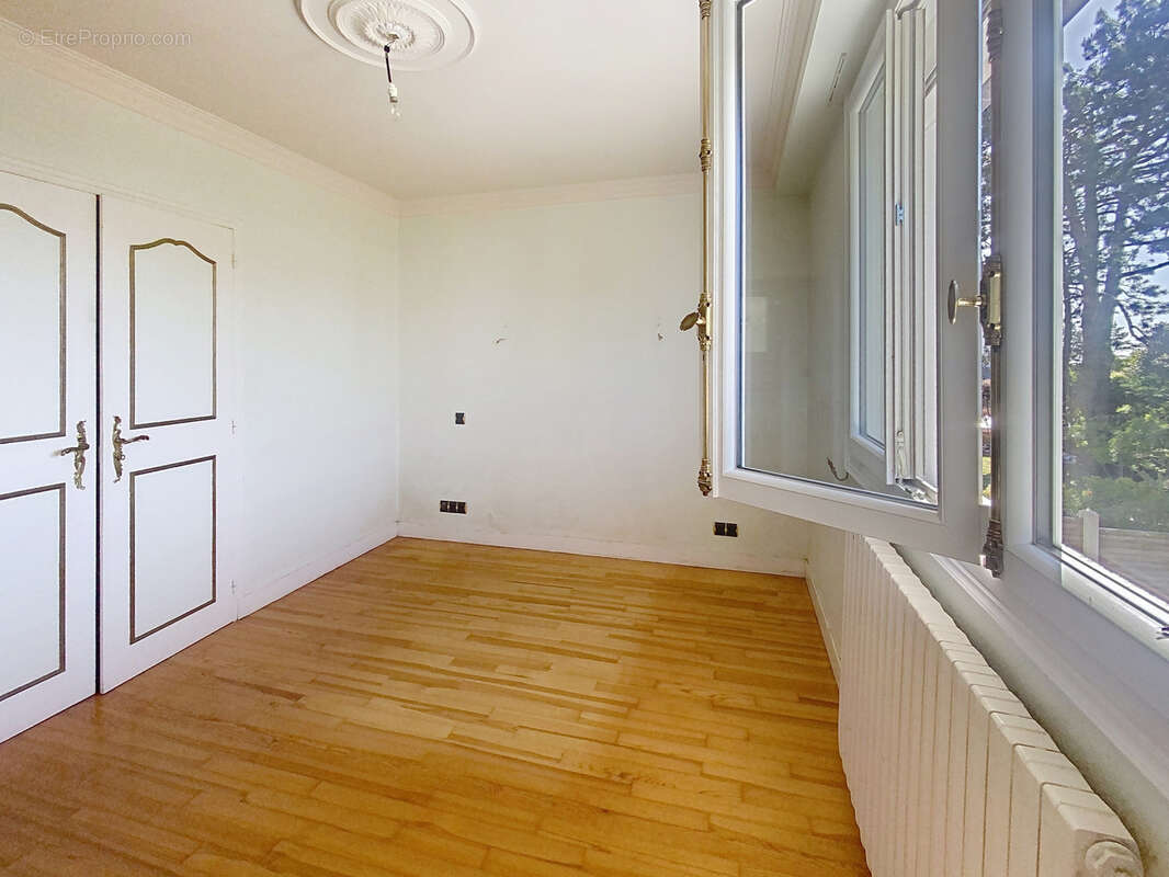 Maison à DONVILLE-LES-BAINS