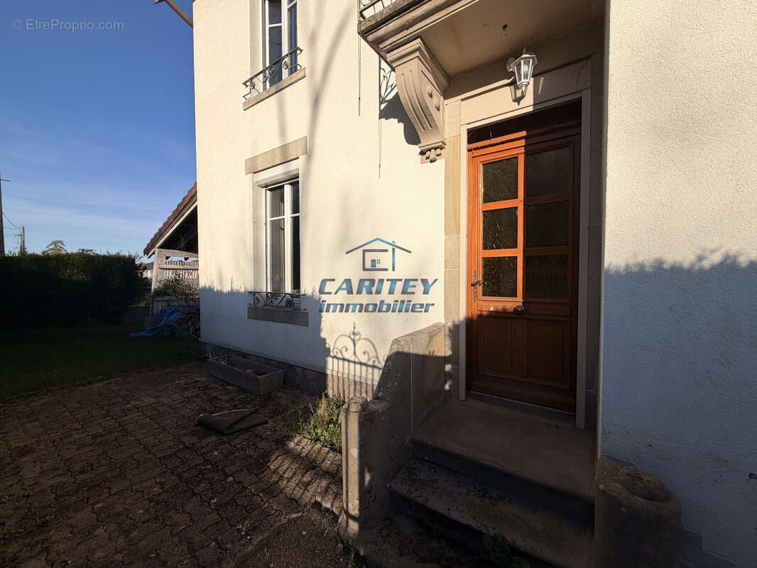 Maison à CONFLANS-SUR-LANTERNE