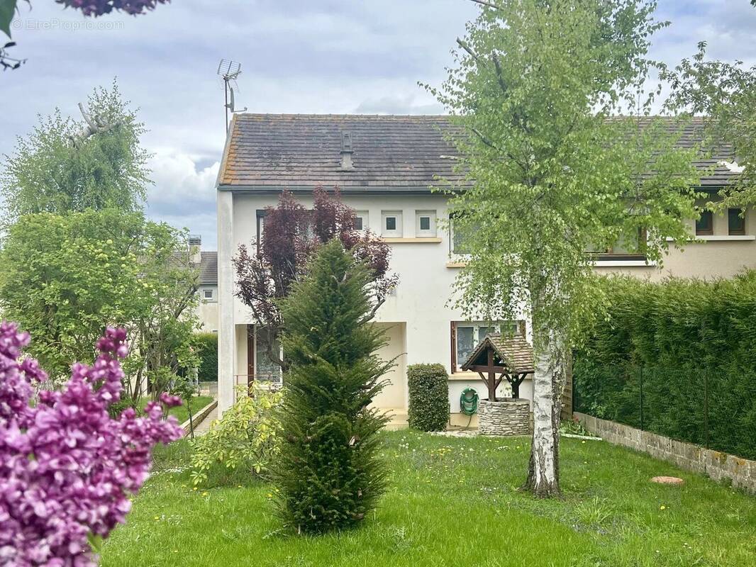 Maison à HOUDAN