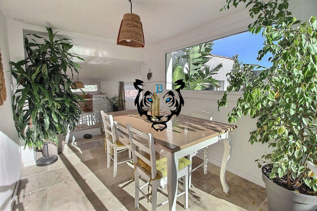 Maison à ROQUEBRUNE-SUR-ARGENS